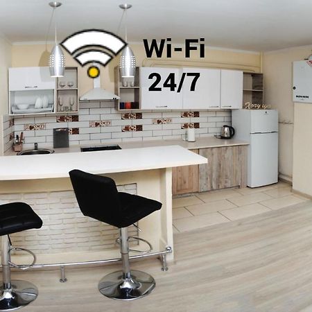 Залізнична 49 "Хочу Цю!" Apartment Ivano Frankivsk Bagian luar foto