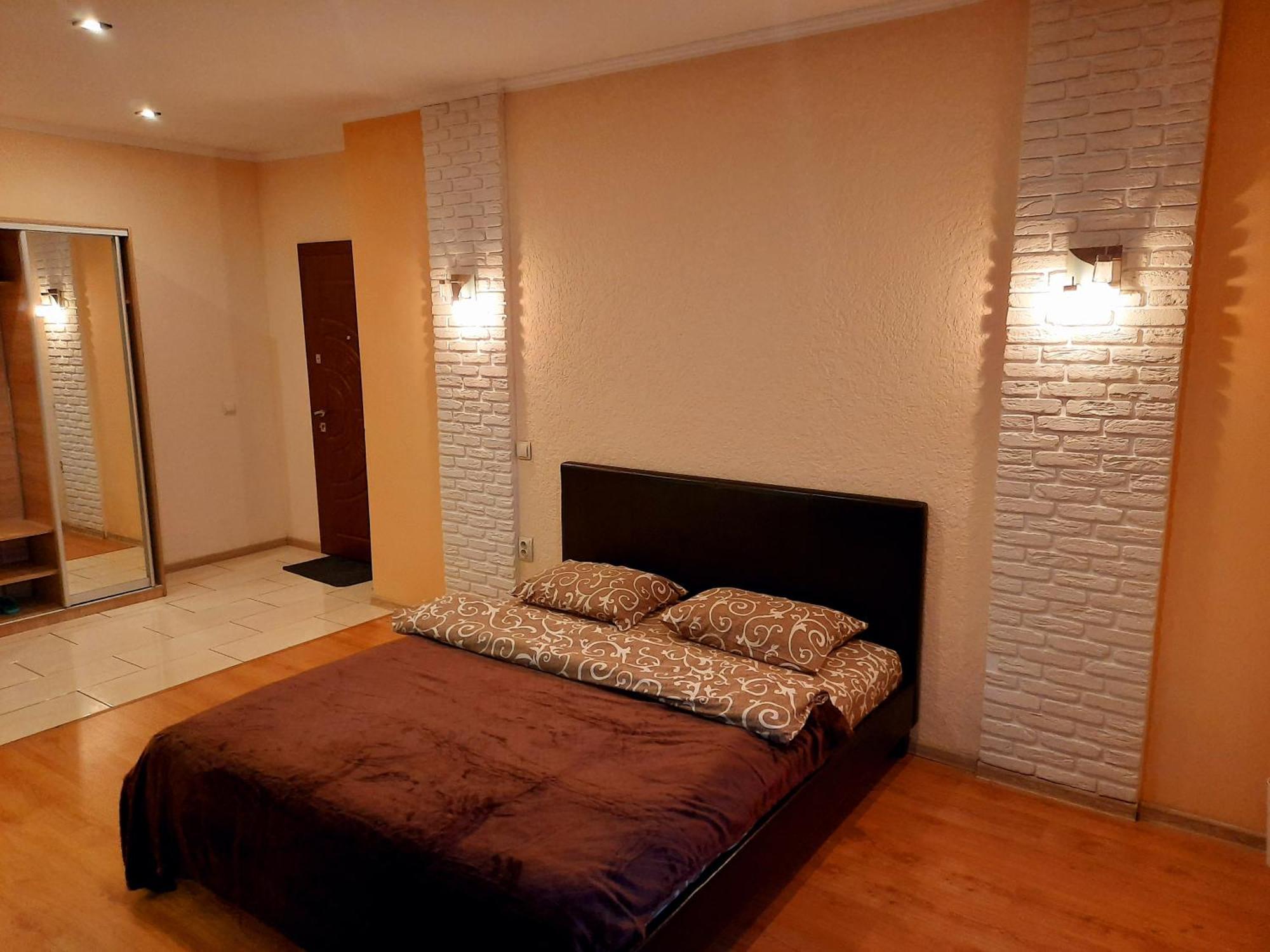 Залізнична 49 "Хочу Цю!" Apartment Ivano Frankivsk Bagian luar foto