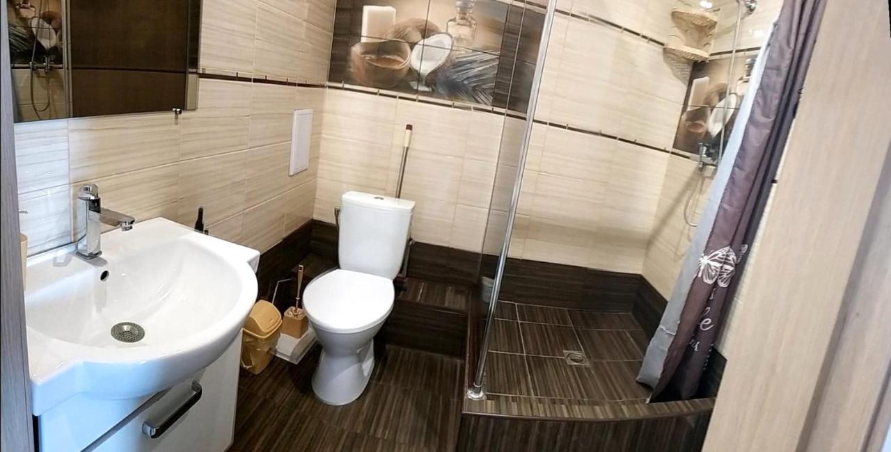 Залізнична 49 "Хочу Цю!" Apartment Ivano Frankivsk Bagian luar foto
