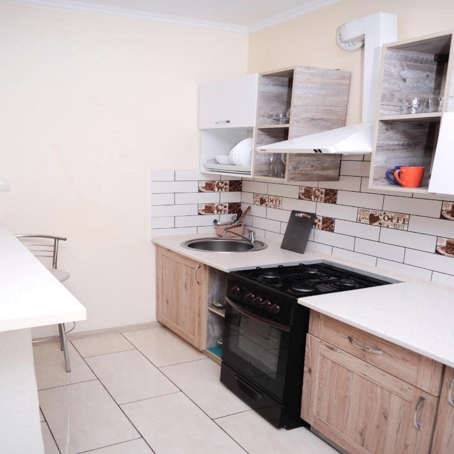 Залізнична 49 "Хочу Цю!" Apartment Ivano Frankivsk Bagian luar foto