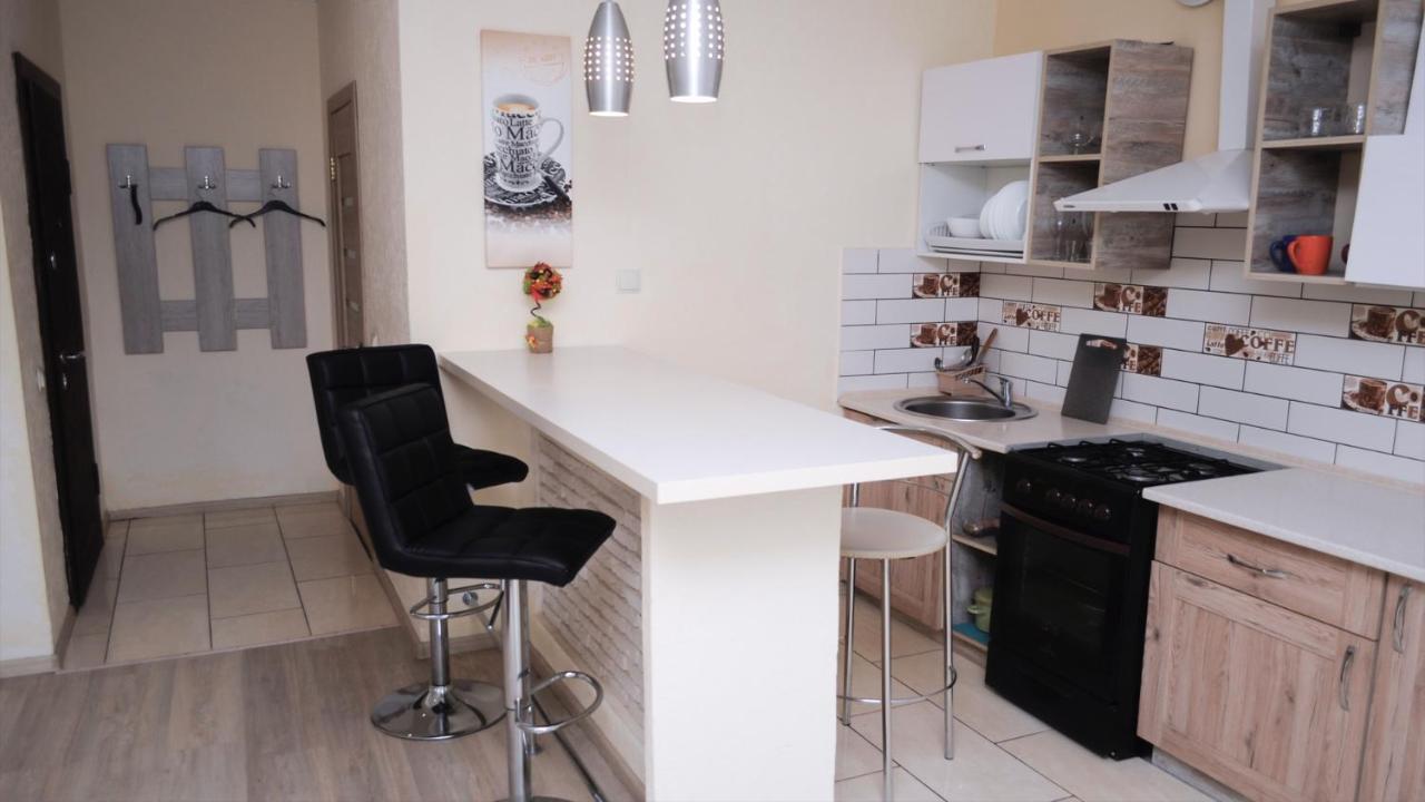 Залізнична 49 "Хочу Цю!" Apartment Ivano Frankivsk Bagian luar foto