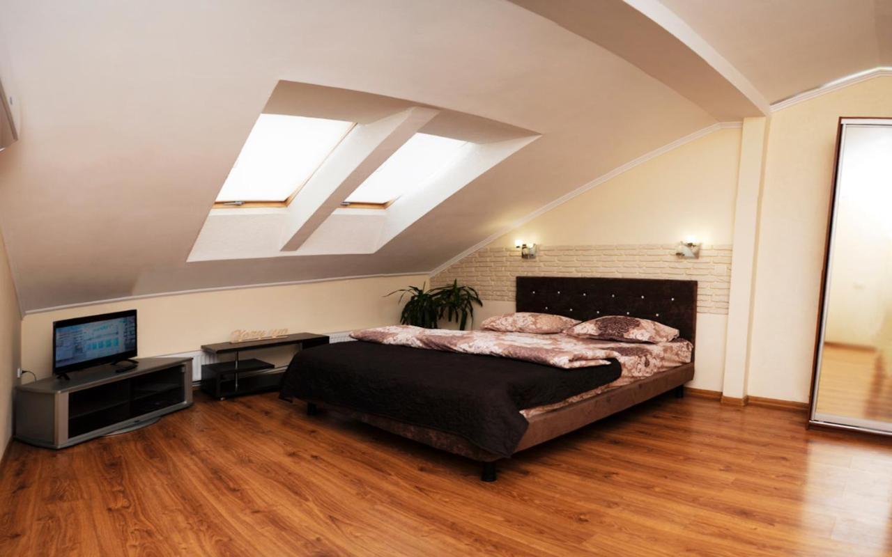 Залізнична 49 "Хочу Цю!" Apartment Ivano Frankivsk Bagian luar foto